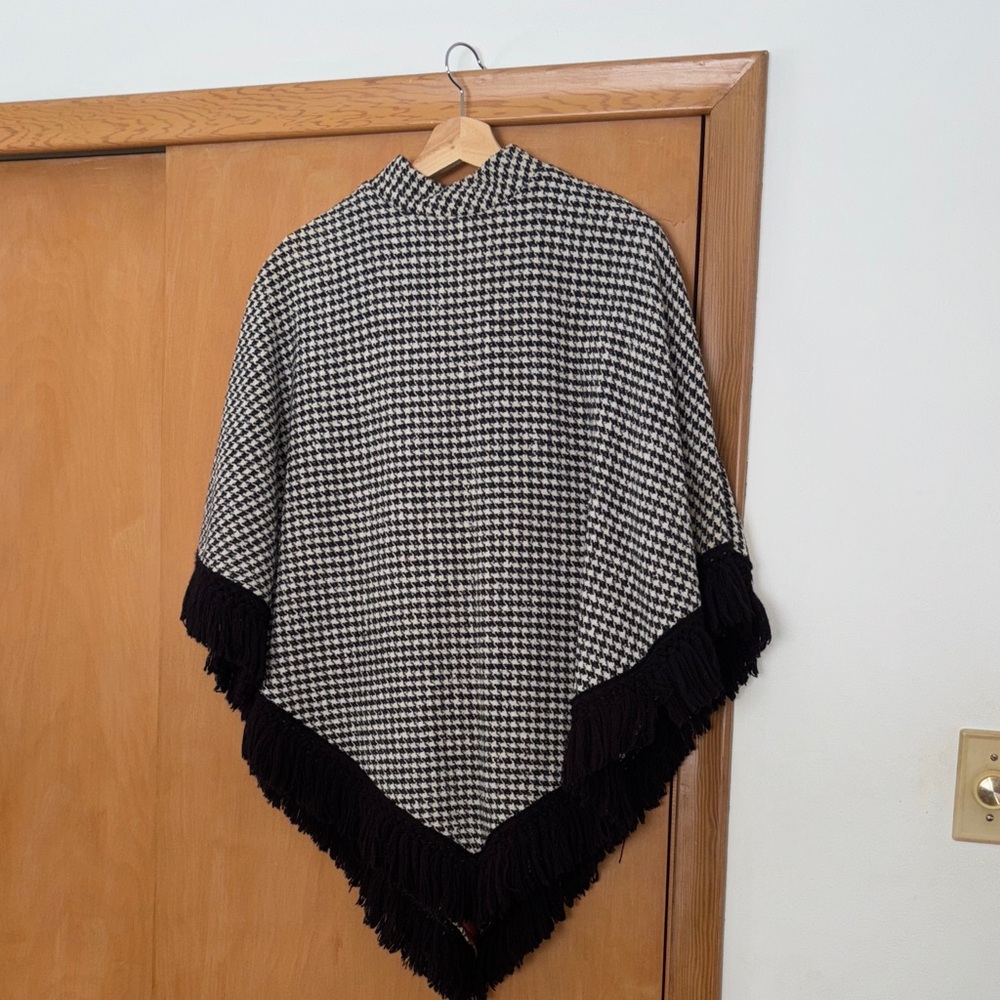 Vintage Black and White Houndstooth Poncho with Fringe